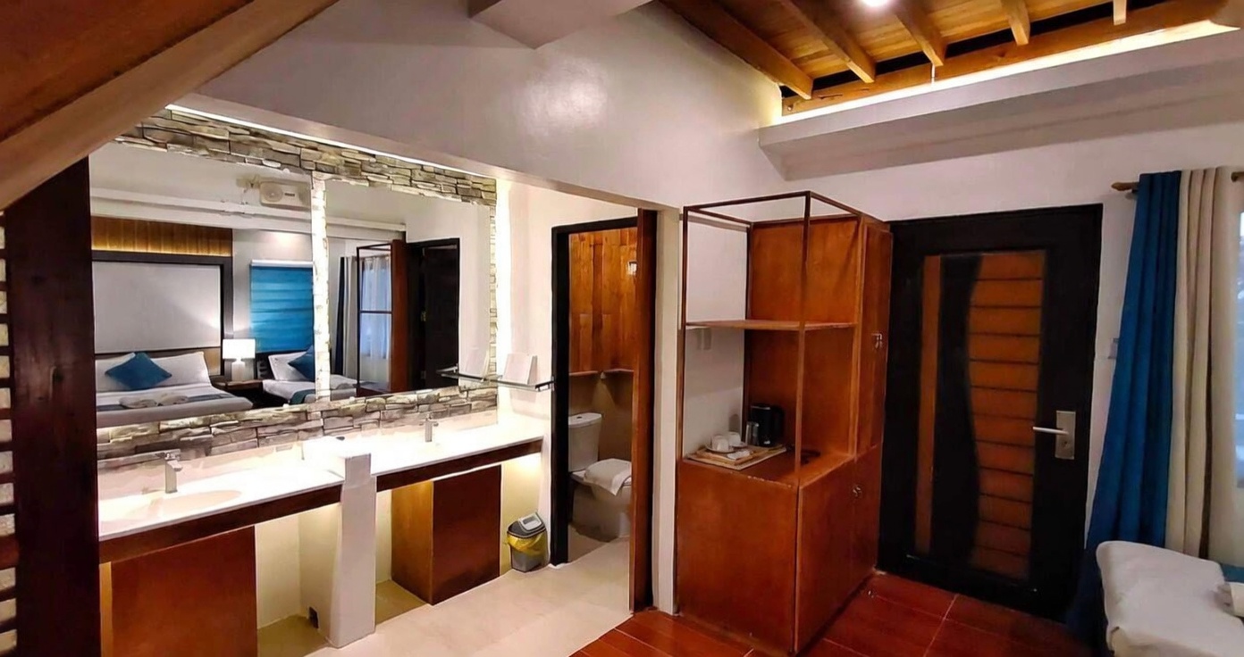 Annex loft room bathroom at La Luz Beach Resort