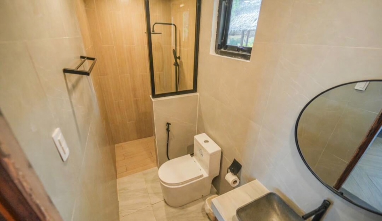 Cabin 1 bathroom at La Luz Beach Resort